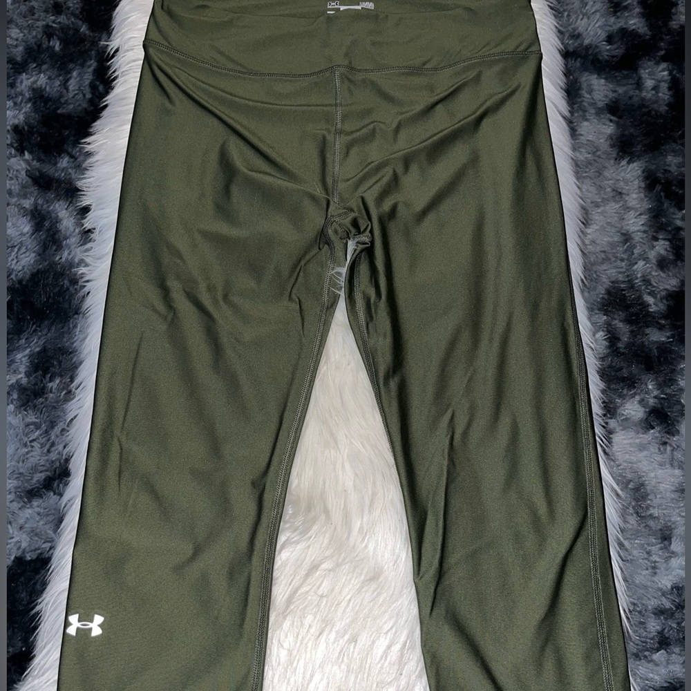 Under Armour Women’s Capri Length HeatGear Leggings Large Army Green